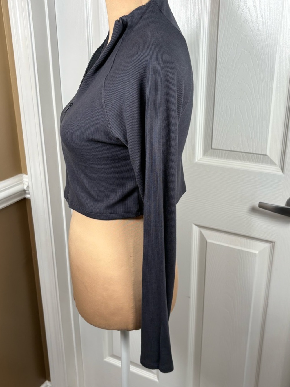 JOAH BROWN Crop Zip Long Sleeve Size M/L Grayish/Blue Color - Picture 4 of 8